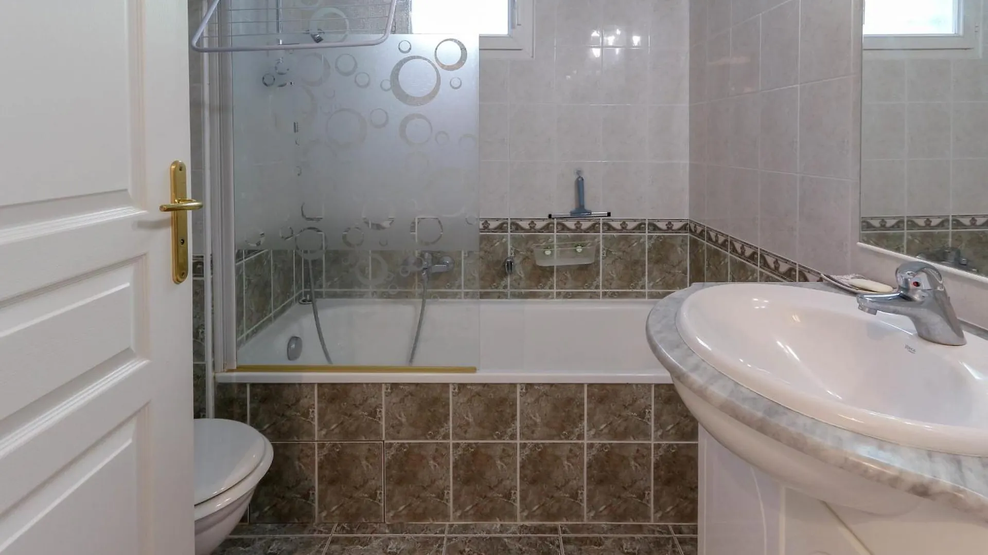 Charming & Bright Flat With Ac Garden 300M And Closed Garage - Benakey Cannes 0*,  France