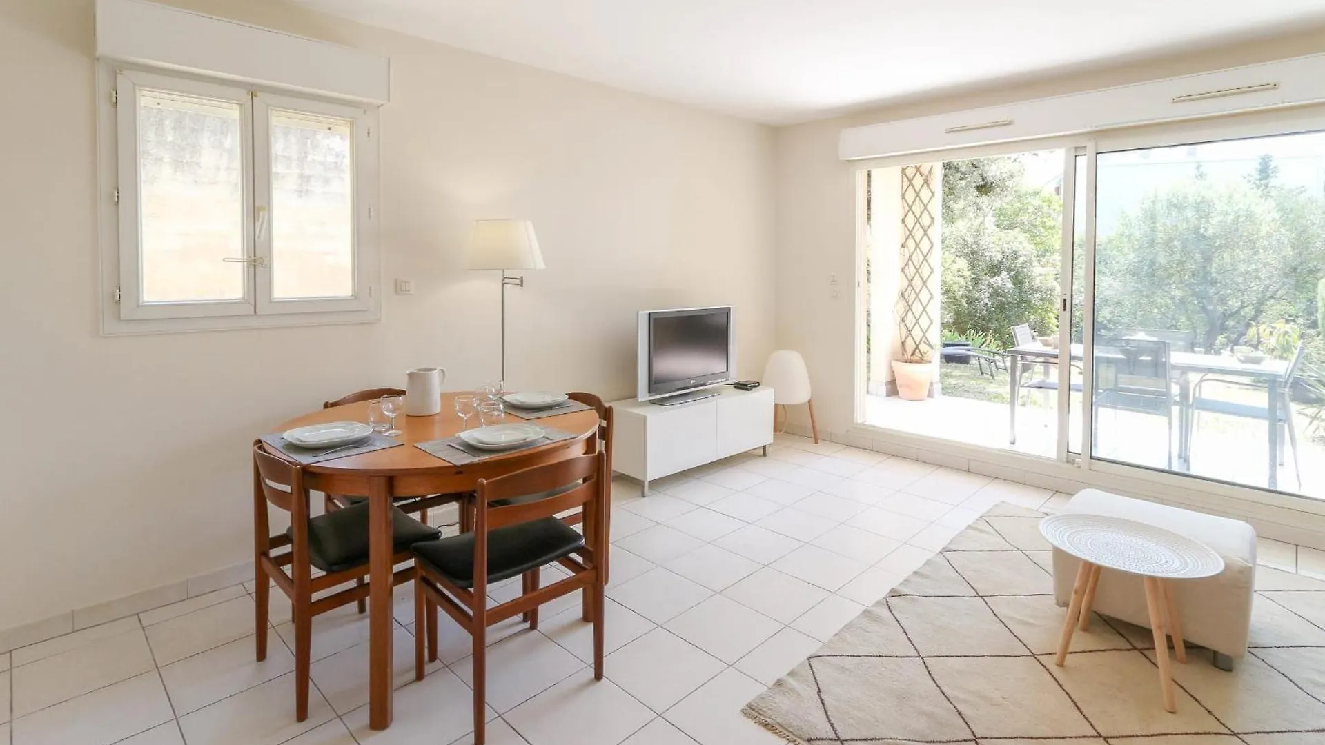 Charming & Bright Flat With Ac Garden 300M And Closed Garage - Benakey Cannes