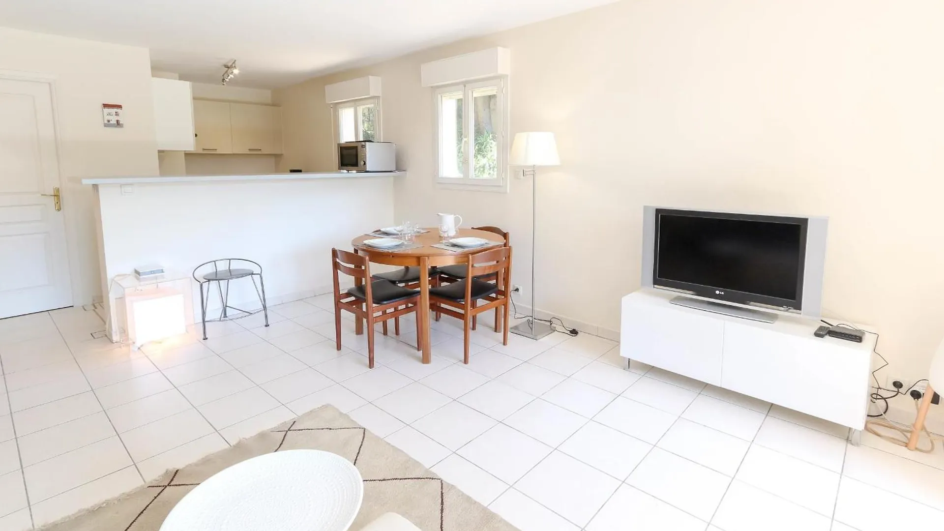 Charming & Bright Flat With Ac Garden 300M And Closed Garage - Benakey Cannes Apartment