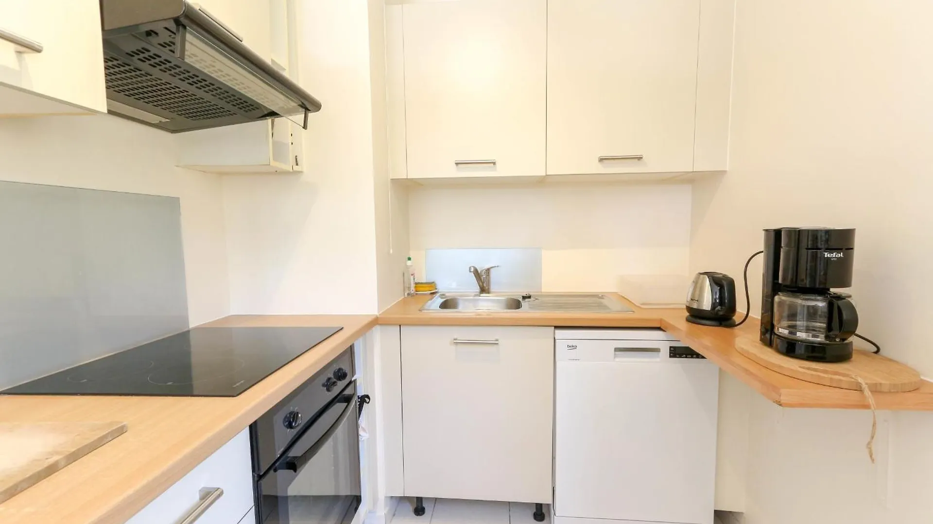 Charming & Bright Flat With Ac Garden 300M And Closed Garage - Benakey Cannes
