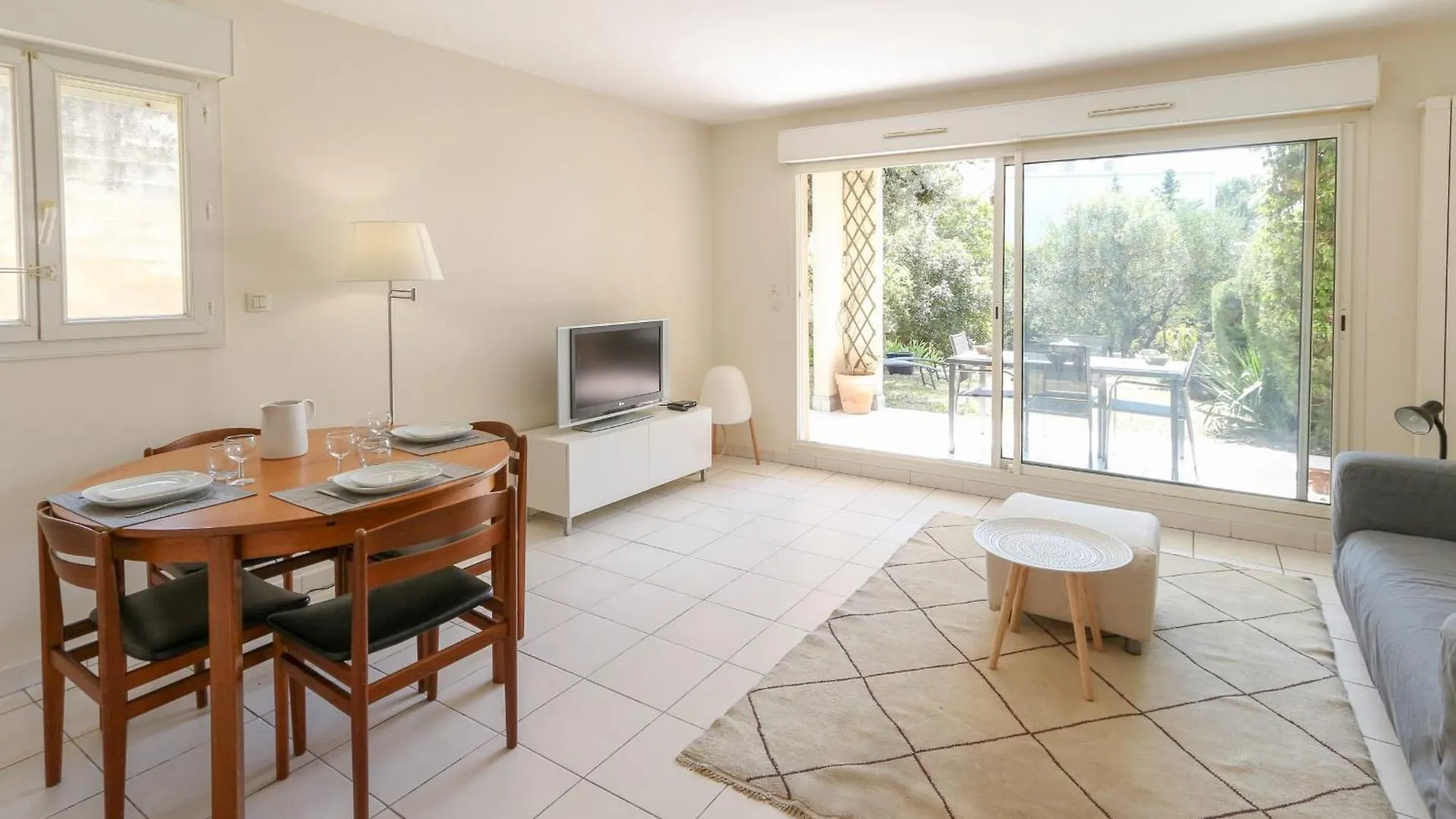 Apartment Charming & Bright Flat With Ac Garden 300M And Closed Garage - Benakey Cannes France