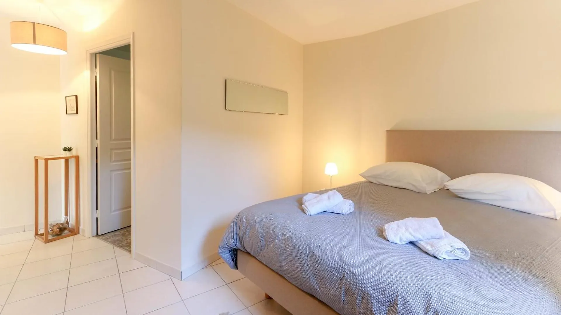 Charming & Bright Flat With Ac Garden 300M And Closed Garage - Benakey Cannes Lägenhet
